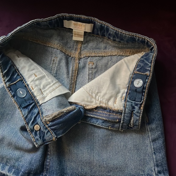 Forever 21 Girls - Denim Distressed Skirt - Size 7/8 With 5 Pockets - Picture 6 of 8